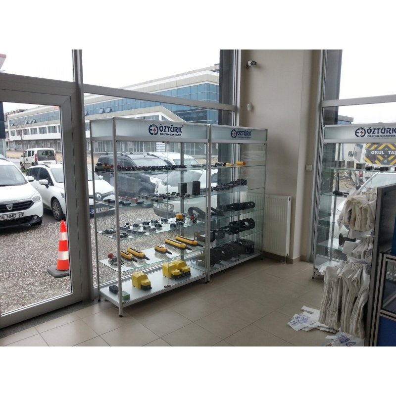 Ürün Sergi Ekipmanları Camlı Vitrin USE03 Ürün Sergi Ekipmanları Camlı Vitrin USE03